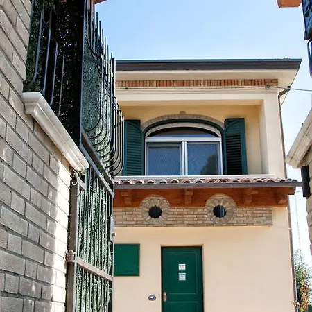 فندق مبيت وإفطار La Piccola Oasi 1 E 2 2*